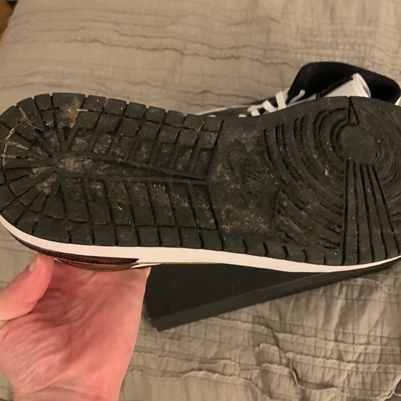 Jordan 1 Mid Black Metallic Gold. Size 13 - Picture 5 of 7